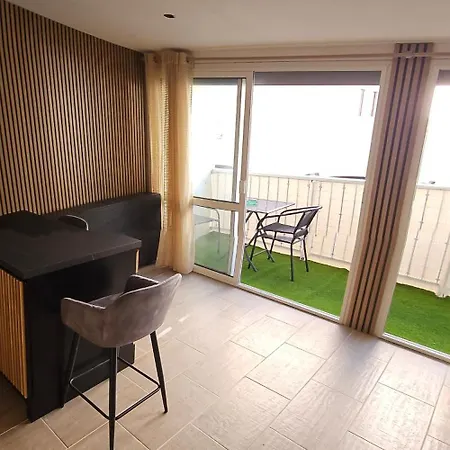 Studio Climatise Avec Vue Laterale Mer A 100M Plage Du Mole Apartment *
