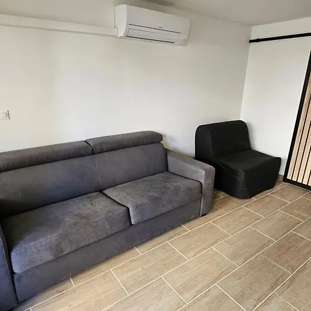Apartment Studio Climatise Avec Vue Laterale Mer A 100M Plage Du Mole *