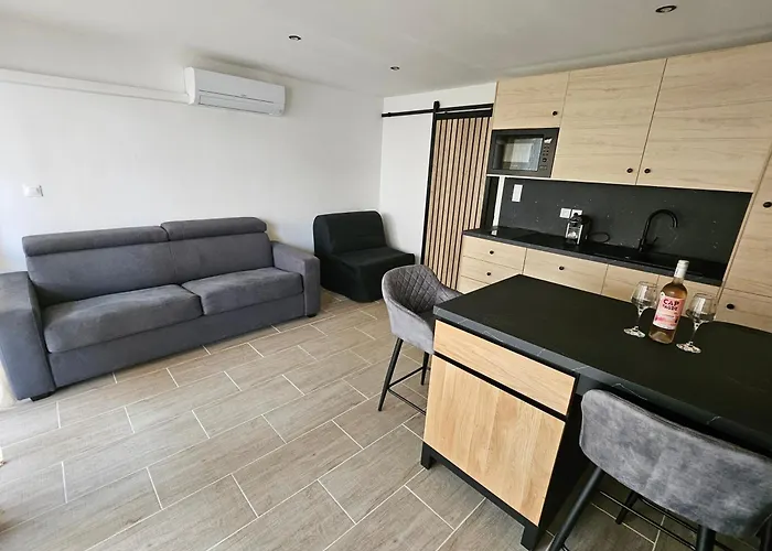 Chic Climatisé Avec Vue Et Piscine à 100m Du Môle Appartamento *